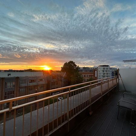 Spacious 2 Bedroom Penthouse Retreat Londra Esterno foto