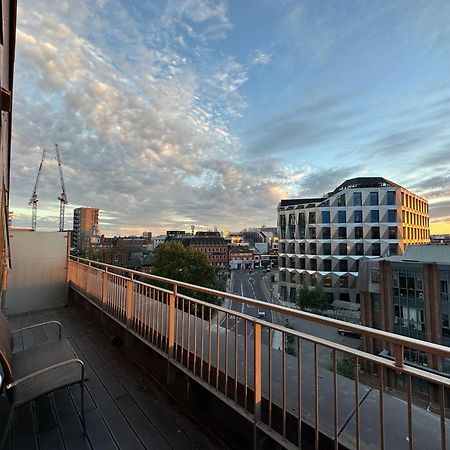 Spacious 2 Bedroom Penthouse Retreat Londra Esterno foto