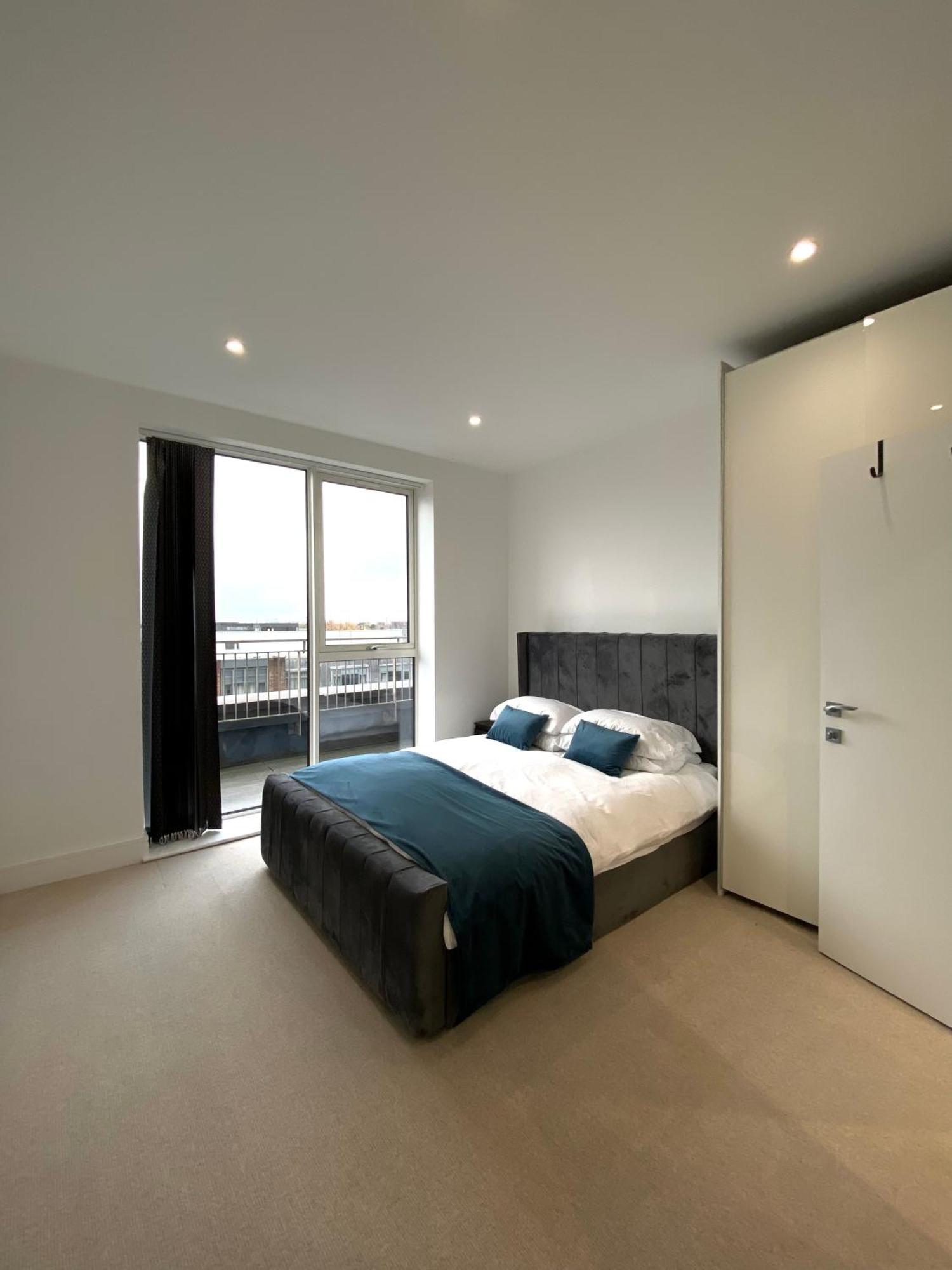 Spacious 2 Bedroom Penthouse Retreat Londra Esterno foto