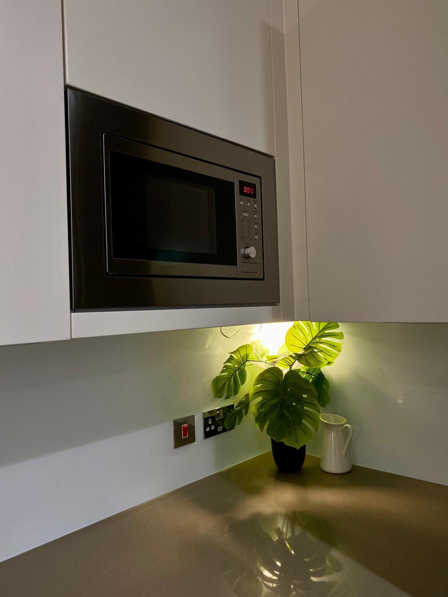 Spacious 2 Bedroom Penthouse Retreat Londra Esterno foto