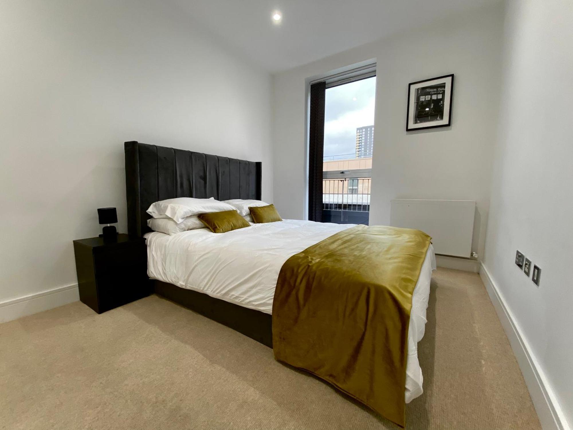 Spacious 2 Bedroom Penthouse Retreat Londra Esterno foto