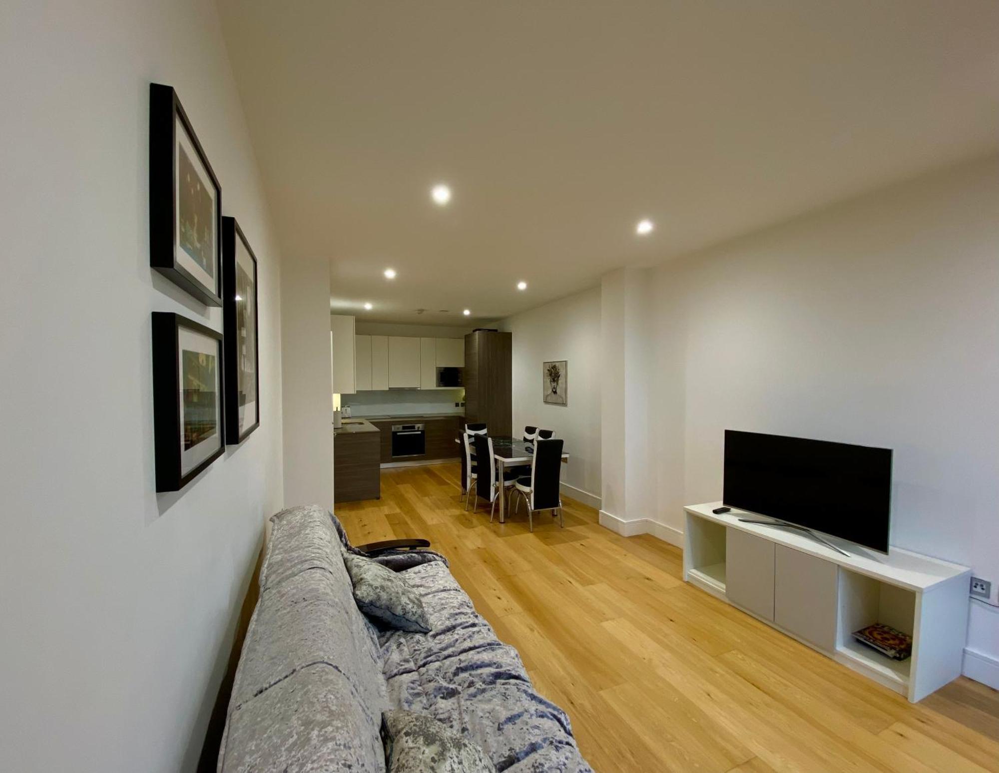 Spacious 2 Bedroom Penthouse Retreat Londra Esterno foto