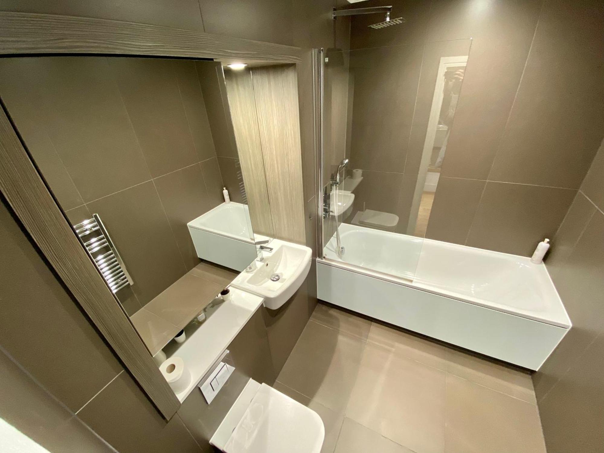 Spacious 2 Bedroom Penthouse Retreat Londra Esterno foto