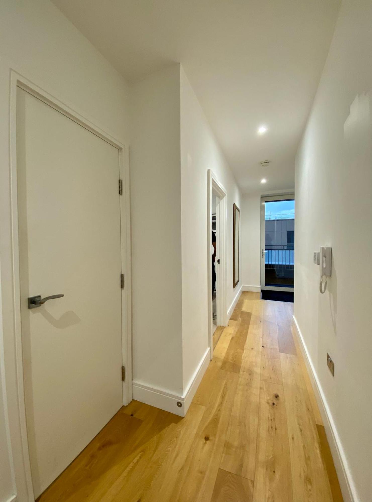 Spacious 2 Bedroom Penthouse Retreat Londra Esterno foto
