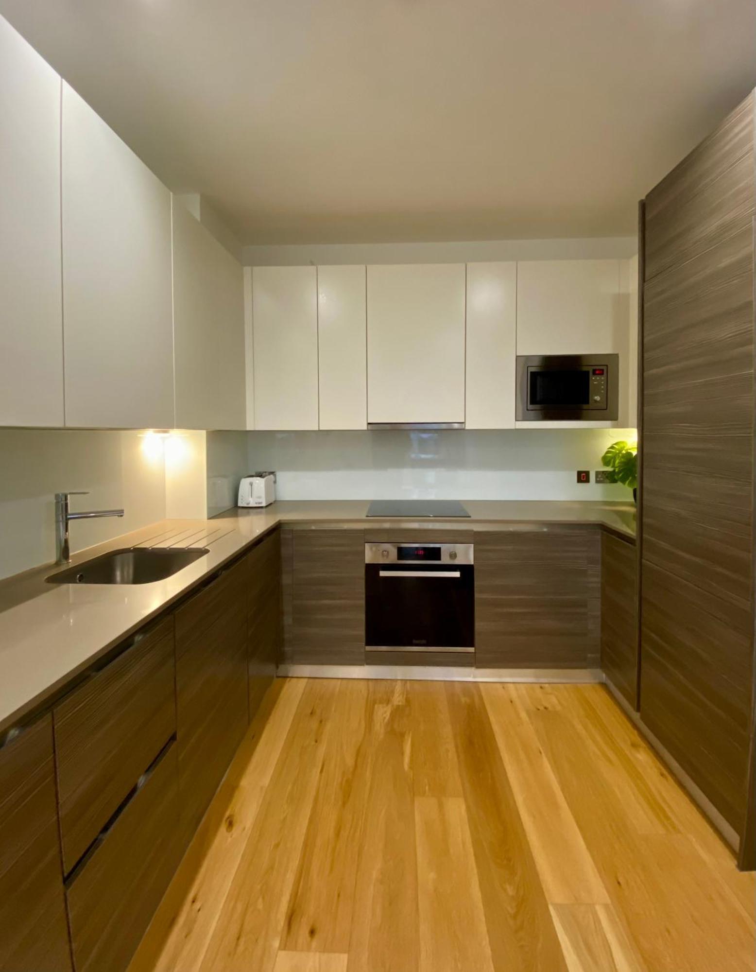 Spacious 2 Bedroom Penthouse Retreat Londra Esterno foto